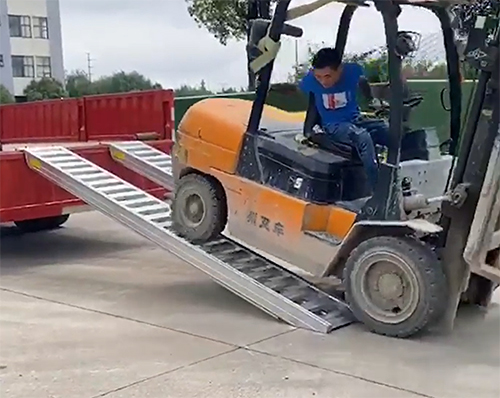 西青铝合金梯子的安全问题必须高度重视